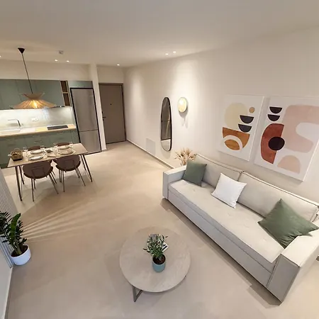 Elia Apartment *